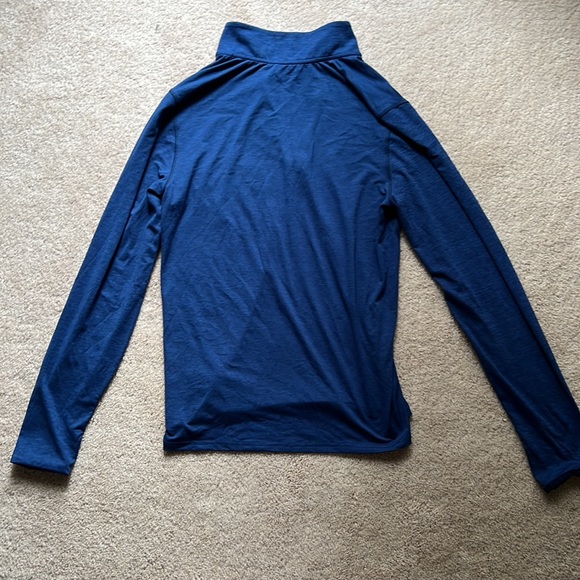 Reebok Light Weight 1/4 Zip - Picture 2 of 3